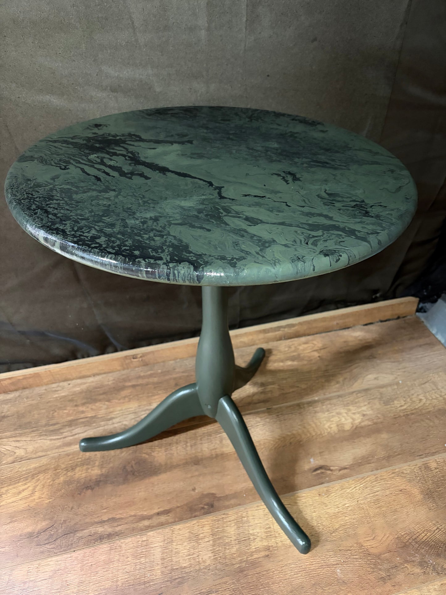 Green marble effect table