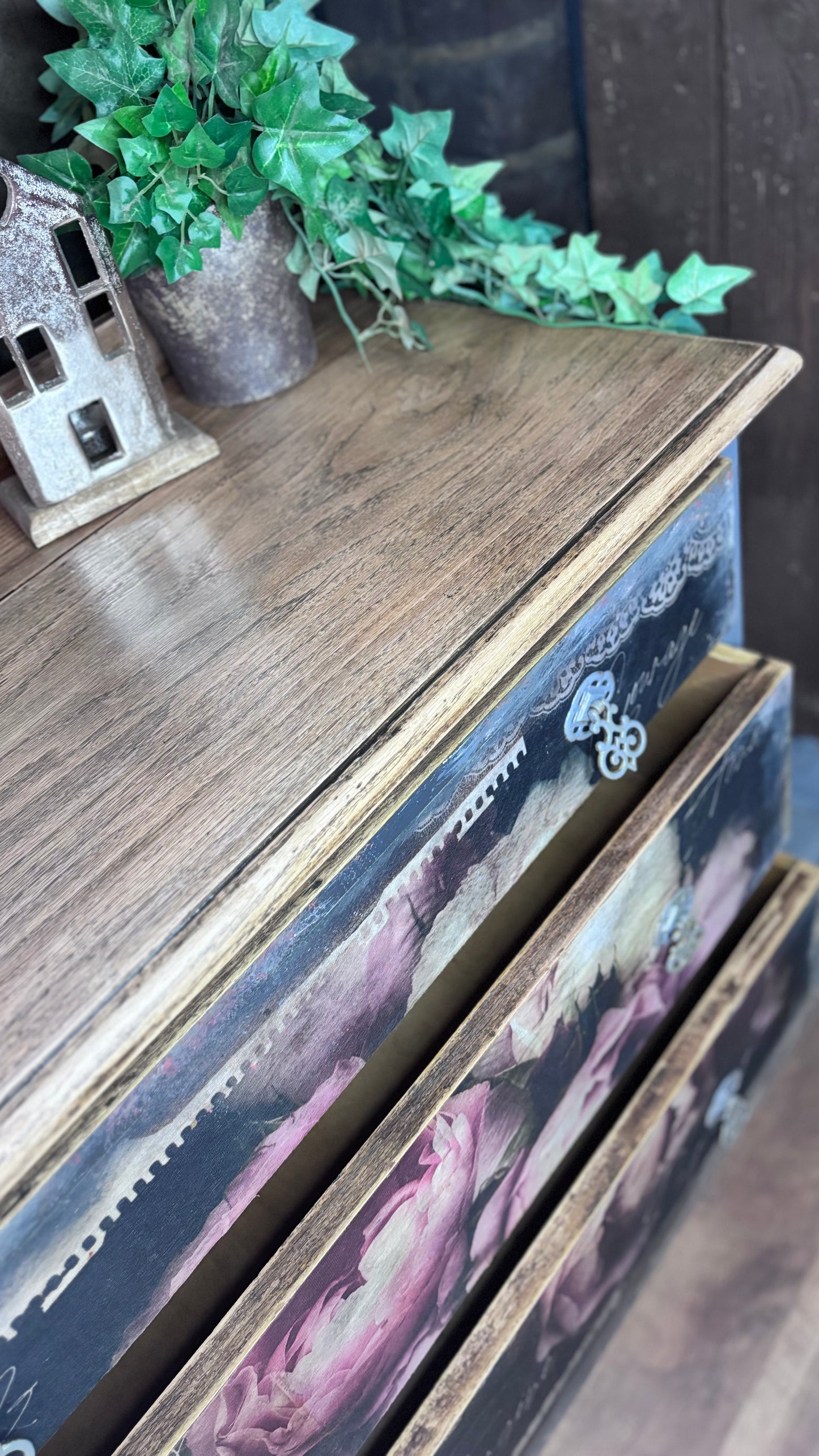 Decoupage Vintage Drawers