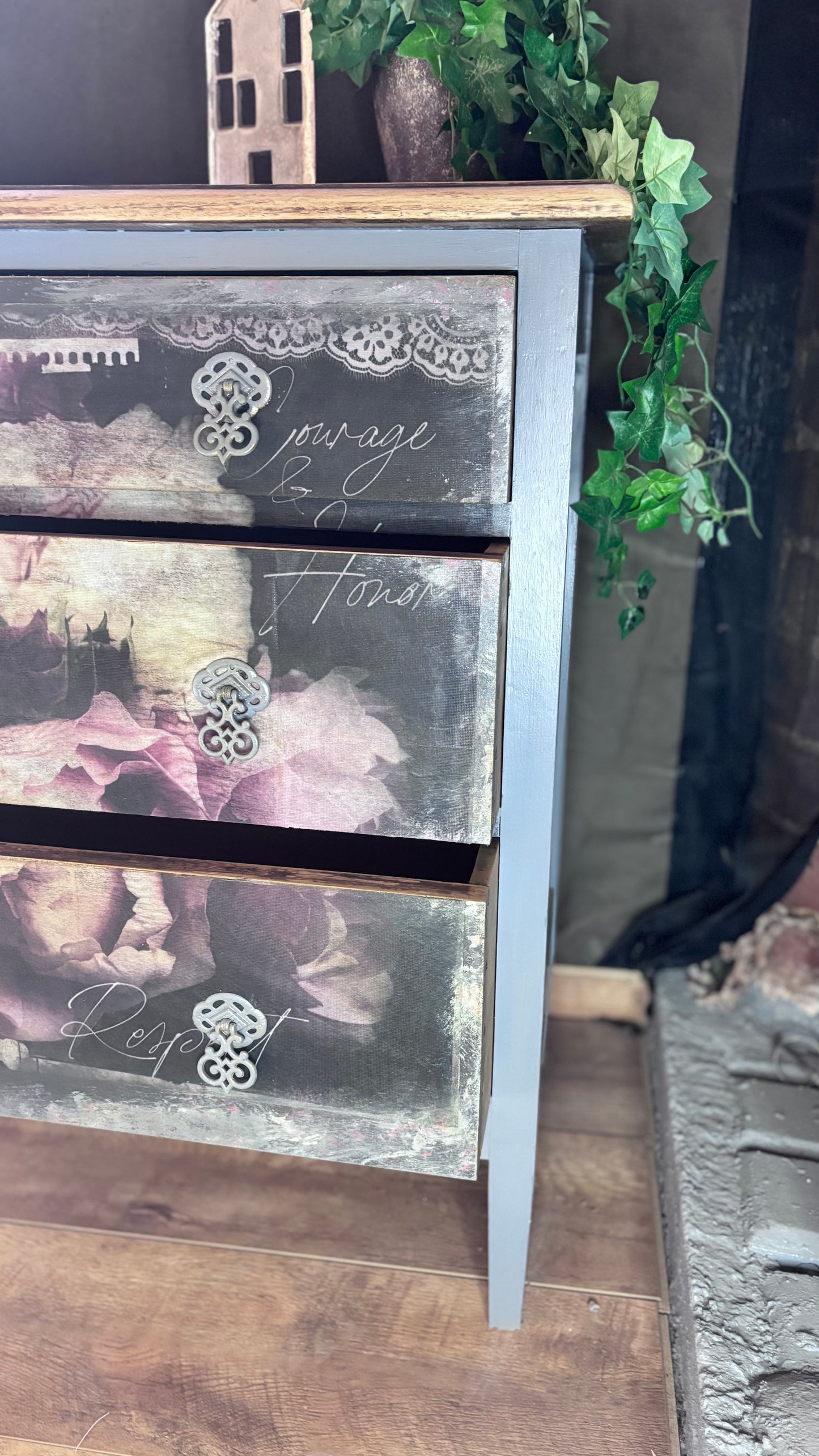 Decoupage Vintage Drawers