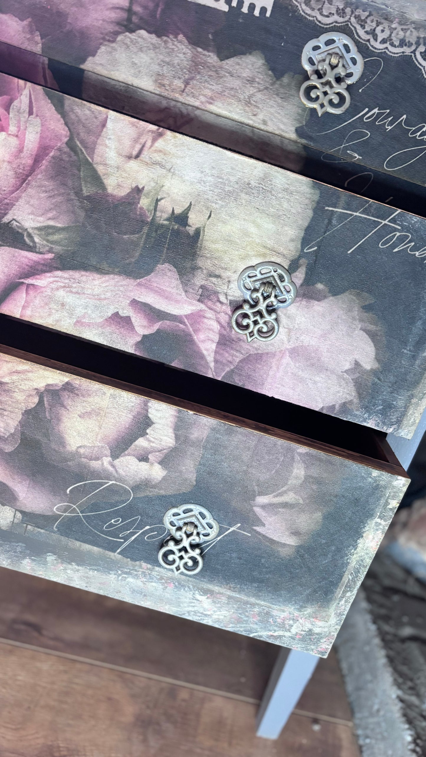 Decoupage Vintage Drawers